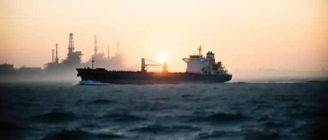 Битва за бензин: Белый дом готовит новый маневр с морскими перевозками ради снижения цен на заправках